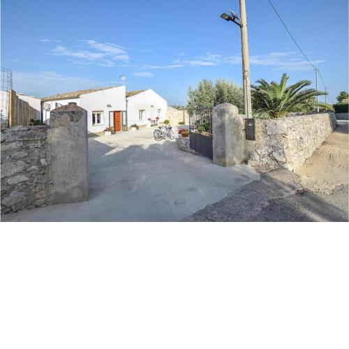 Amazing home in Modica with WiFi and 2 Bedrooms