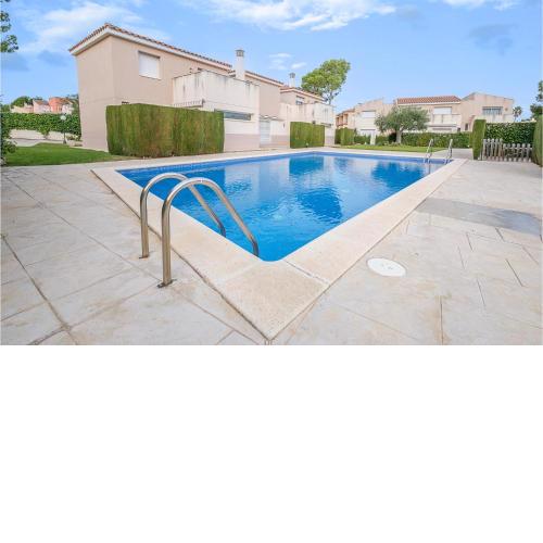 Amazing home in Mont-roig del Camp with Outdoor swimming pool, Swimming pool and 2 Bedrooms