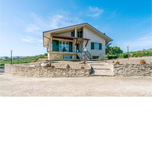 Amazing home in Montenero di Bisaccia with 5 Bedrooms and WiFi