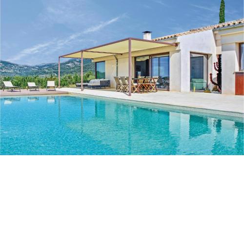 Amazing Home In Moscari With 4 Bedrooms, Outdoor Swimming Pool And Swimming Pool