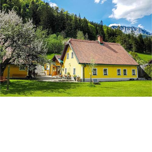 Amazing Home In Mrzsteg With 3 Bedrooms, Jacuzzi And Sauna
