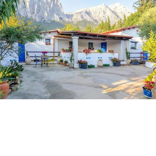 Amazing Home In Oliena With 2 Bedrooms 2
