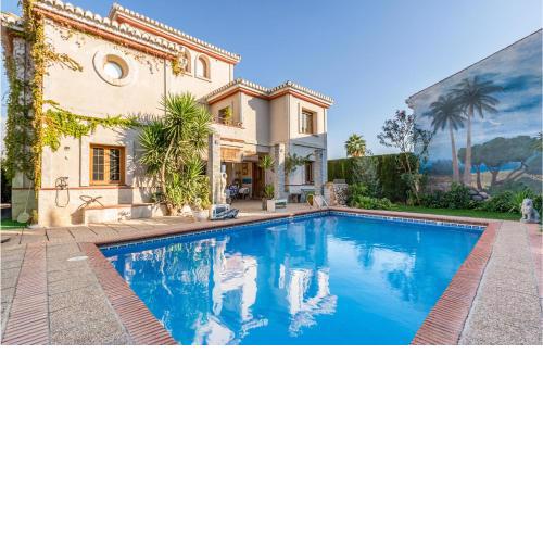 Amazing home in Padul with WiFi, 7 Bedrooms and Outdoor swimming pool