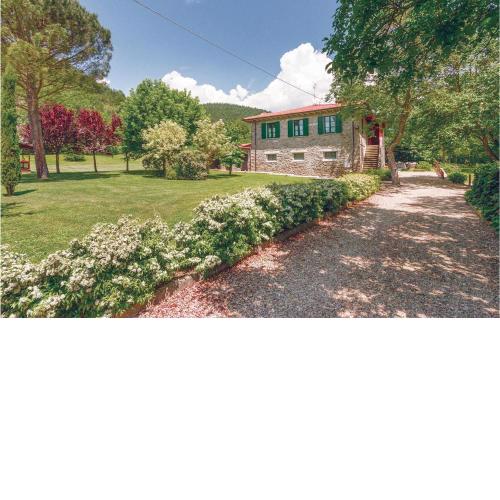 Amazing home in Partina AR with 4 Bedrooms, Jacuzzi and WiFi