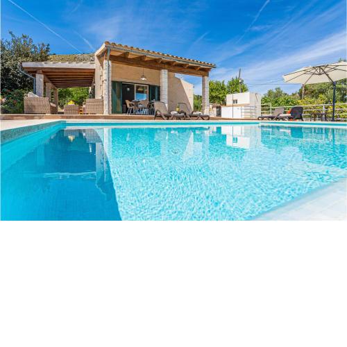 Amazing home in Puerto de Alcudia with 3 Bedrooms, WiFi and Outdoor swimming pool