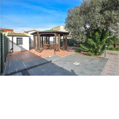 Amazing home in Punta Braccetto with 4 Bedrooms and WiFi