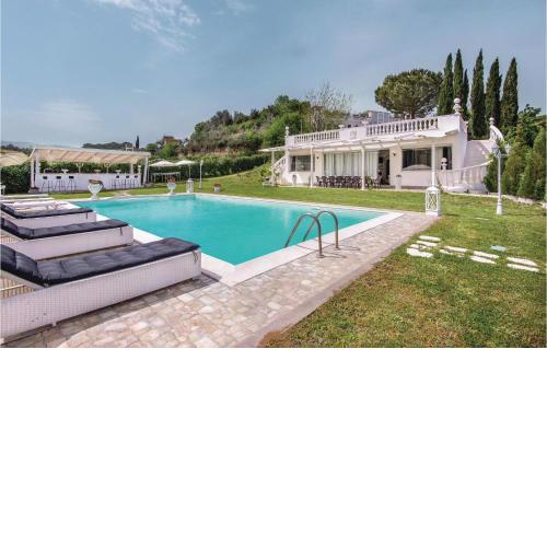 Amazing home in Roma with WiFi and Outdoor swimming pool