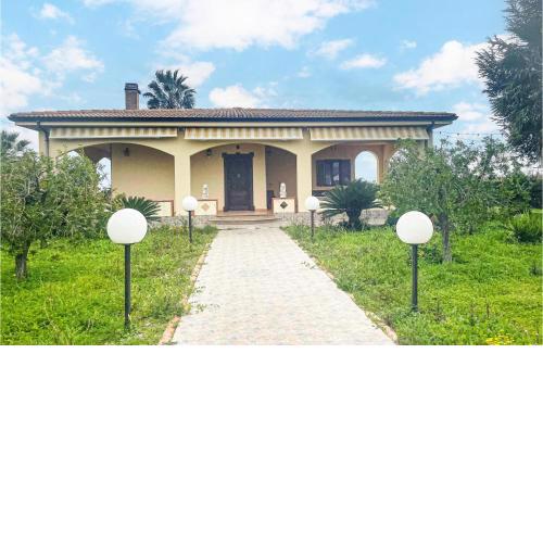 Amazing home in RotondellaBasilicata with WiFi and 3 Bedrooms