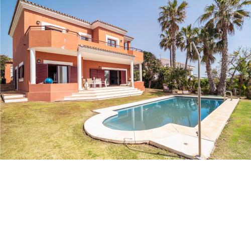 Amazing home in San Roque with 3 Bedrooms and Outdoor swimming pool