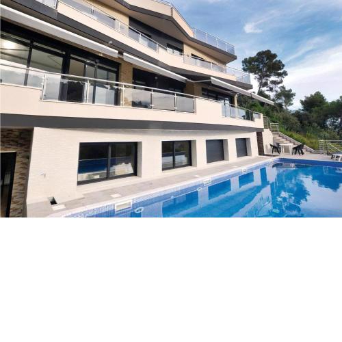 Amazing home in Santa Susanna with 6 Bedrooms, WiFi and Outdoor swimming pool