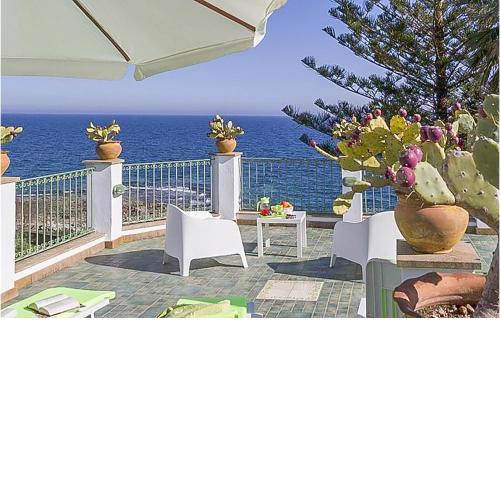 Amazing home in Siracusa with 6 Bedrooms and WiFi