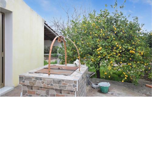 Amazing home in Siracusa with Outdoor swimming pool, WiFi and 2 Bedrooms