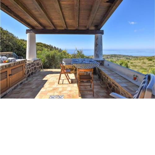 Amazing home in Ustica with