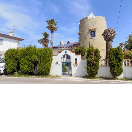 Amazing home in Vinaros with WiFi and 3 Bedrooms