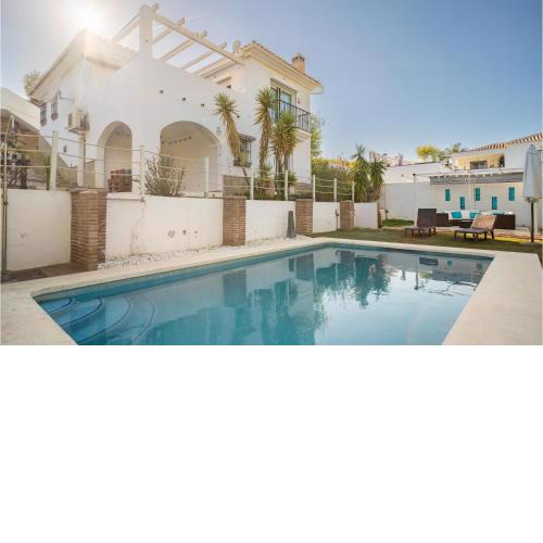 Amazing Home In Viuela With Wifi, Swimming Pool And 2 Bedrooms