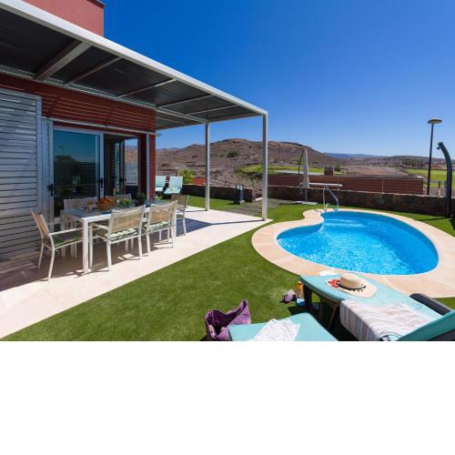 Amazing house with private heated pool and Bbq