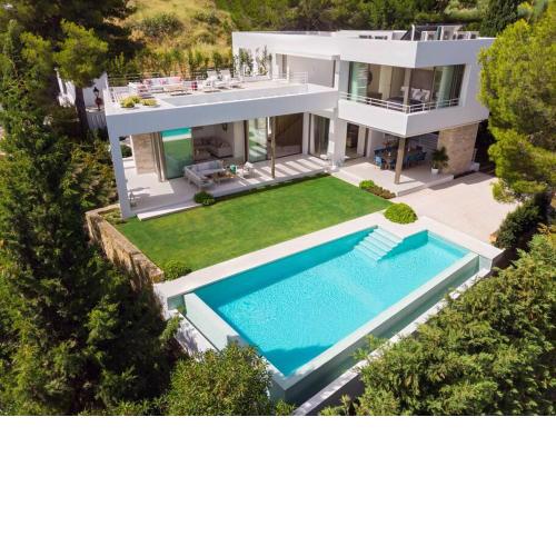Amazing modern villa located mins from beach RDR234