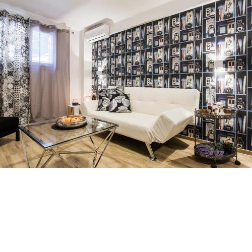 Amazing new Elegant Apt in the shadow of Acropolis (and Netflix)