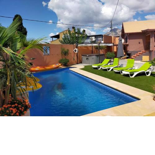 Amazing Rural Holiday Home with Pool and Jacuzzi