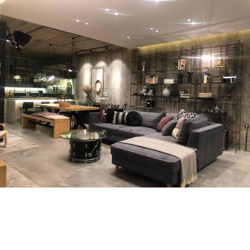 Amazing Semi-Basement Art Apartment easy walk to Napflio centre