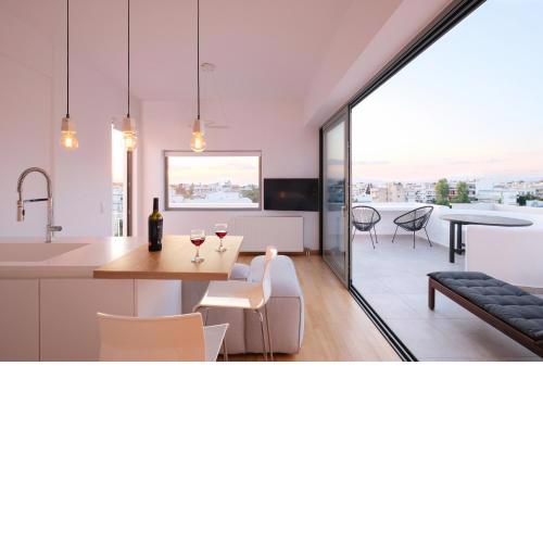 Amazing Suite at Glyfada with sea view & jacuzzi