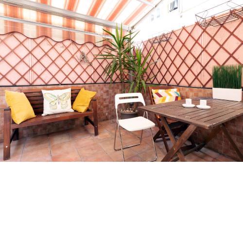 Amazing Terrace near City center and subway - HomeUnity