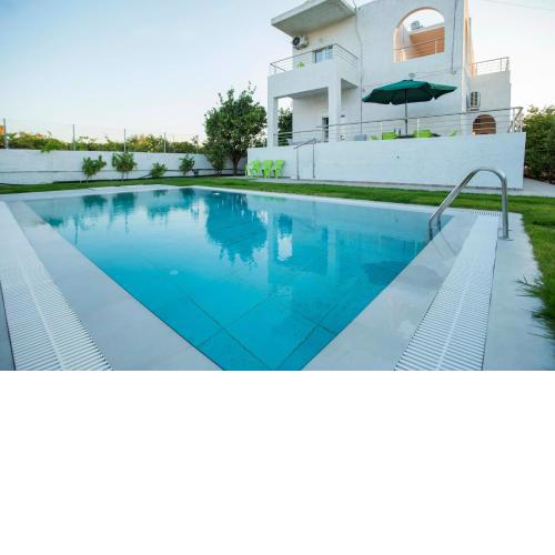 Amazing Villa Chrysanthi with private swimming pool in Heraklion