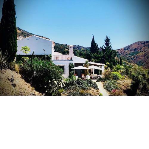 Amazing villa, superb views, close to village, private pool