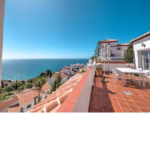Amazing villa with magical view and pool in Nerja