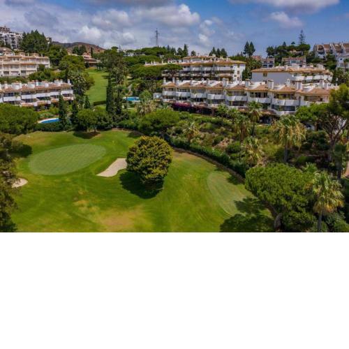 Amazingly presented 3 bedroom 2 bathroom apartment situated in a popular urbanisation in Calahonda.