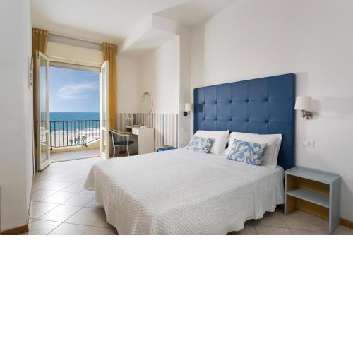 Ambasciatori Hotel - Davanti a noi solo il Mare