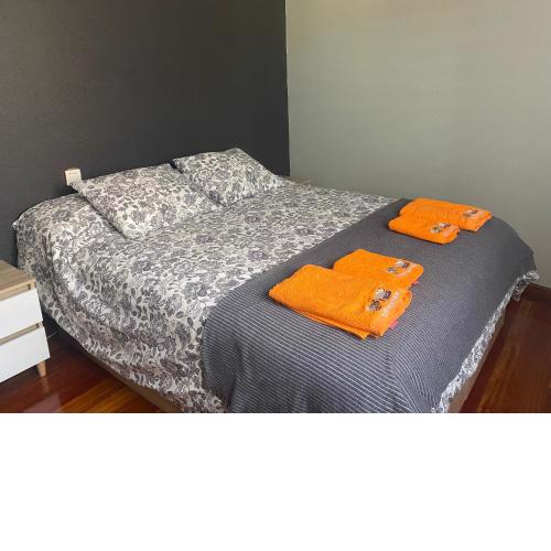 Amezola 2- Habitación con baño exterior de uso privado en casa compartida