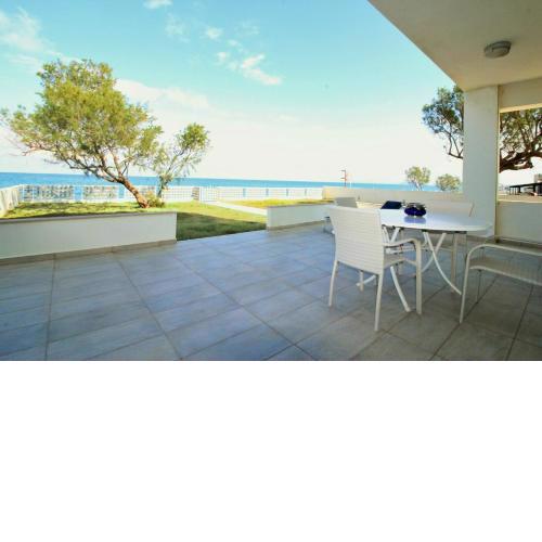 Amoutsa Seaside Villa