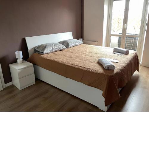Ampia camera matrimoniale con letto double king-size by Alex guest house