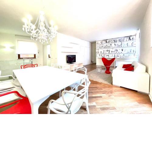 Ampia moderna casa su 2 piani nel cuore di Verona