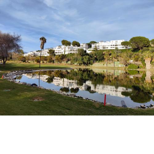 Amplio apartamento con piscina en La Quinta Golf