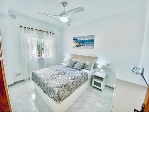 Amplio apartamento con vistas al mar, parking y wifi