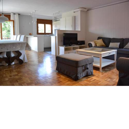 Amplio Apartamento en Llivia con piscina