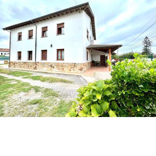 Amplio apartamento,Wifi y terraza en Finca compartida en Cadavedo