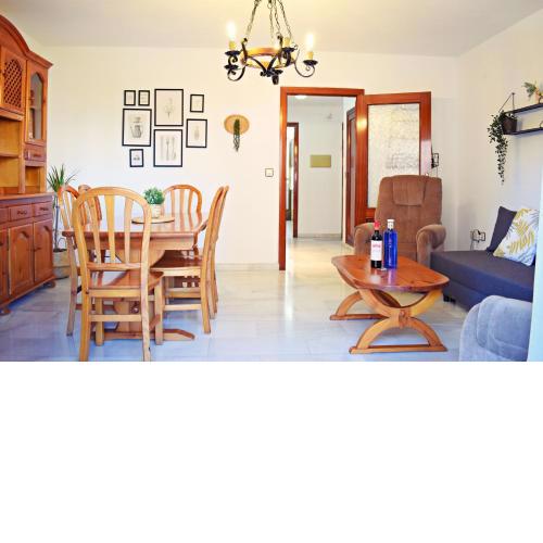 Amplio y luminoso apartamento cerca del centro y la playa con piscina y parking privado