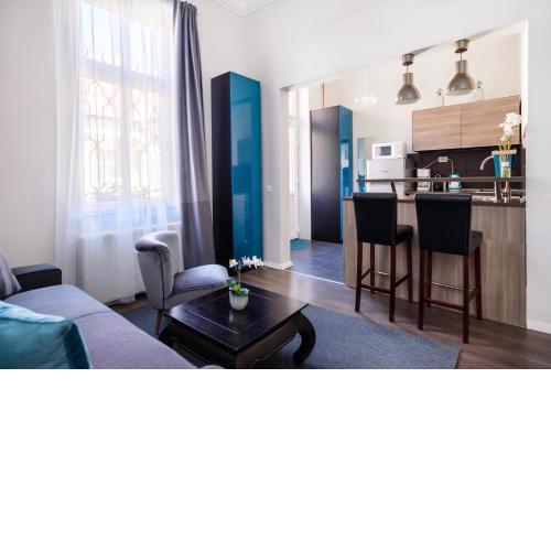Andrassy Garden Apt in Center