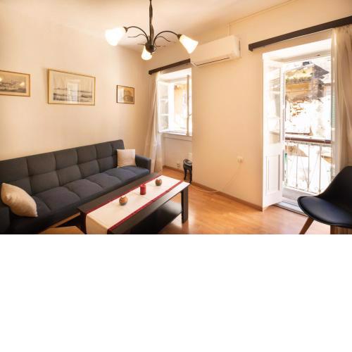 Andrew's Old Town Apartment