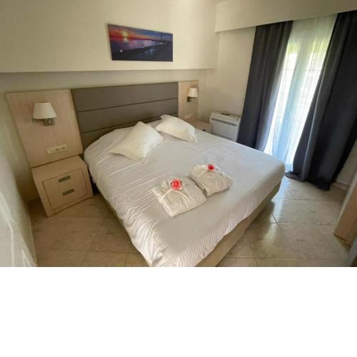 ANGELIKA HOUSE 2