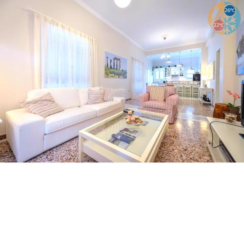 Angelinas Quarters - Kalamata Mediterranean Villas