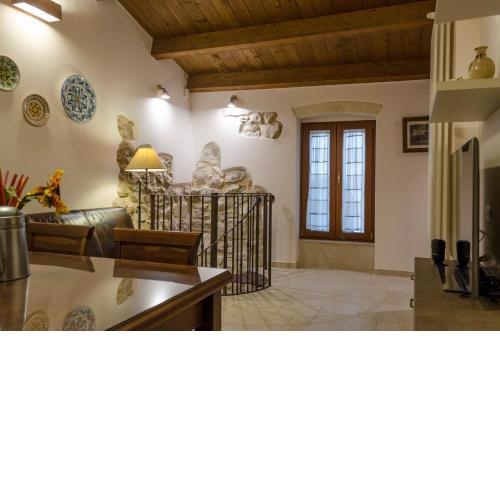 ANTICA CASA TRECENTESCA