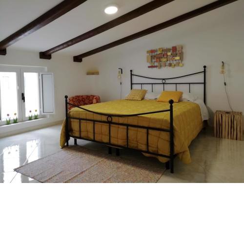 Antiche Mura Apartments"Cielo di Puglia" -2 matrimoniali, cucina,letto singolo e terrazzo