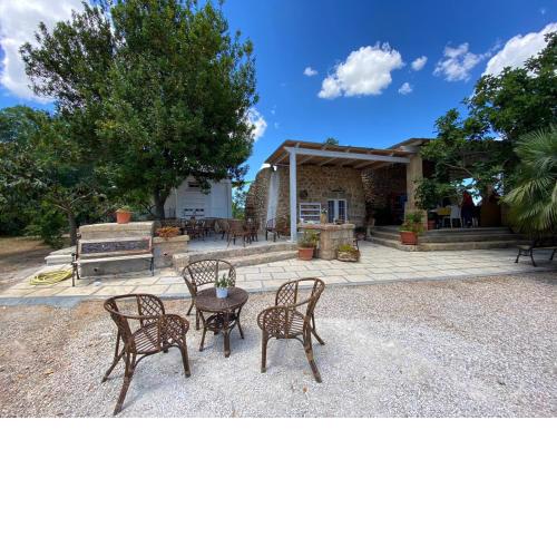 Antichi trulli dell'800 in stile moderno