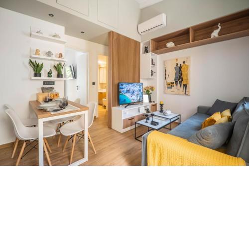 Antigone's Lux Home 5 mins walk to beach, old town, city