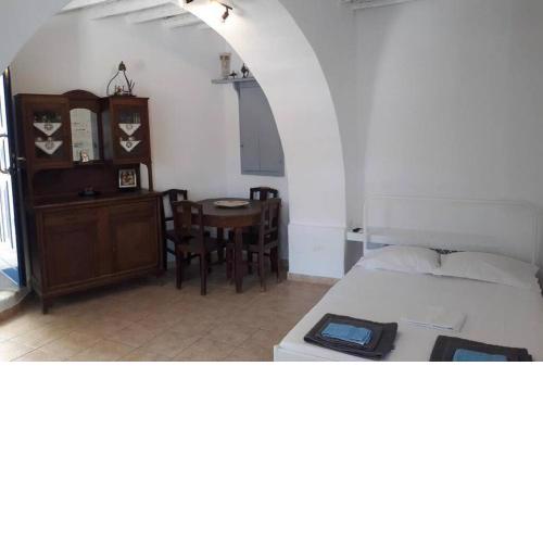 Antigonis traditional house in lefkes village