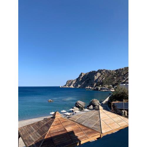 Antiperatos Beach Villa